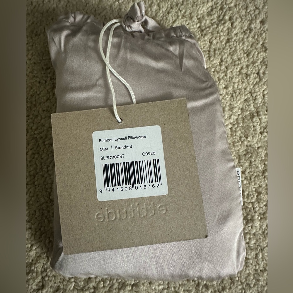 NWT - Ettitude Pillowcase w/travel bag / Standard size